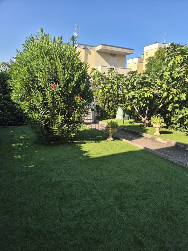 casa indipendente in vendita a Ravenna in zona Lido Adriano