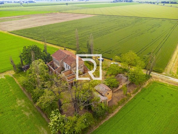 casa indipendente in vendita a Ravenna in zona Camerlona