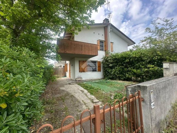 appartamento in vendita a Ravenna in zona Lido Adriano