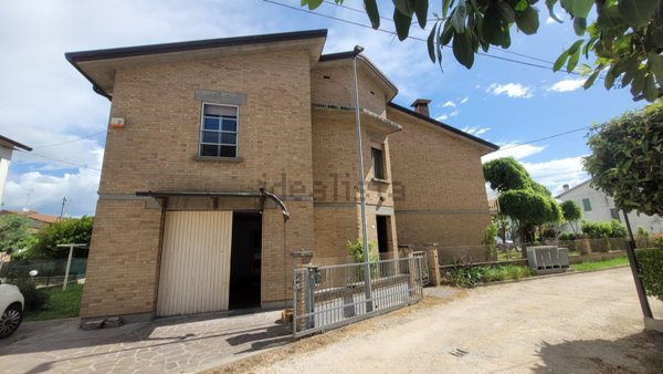 casa indipendente in vendita a Ravenna in zona Piangipane