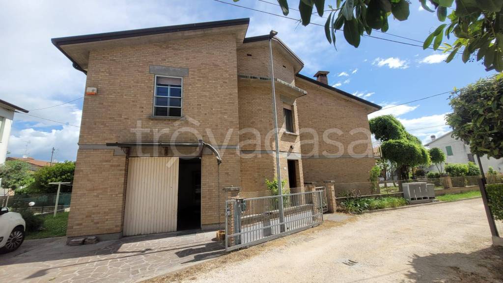 casa indipendente in vendita a Ravenna in zona Piangipane