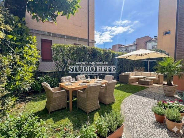 casa indipendente in vendita a Ravenna in zona Centro Storico