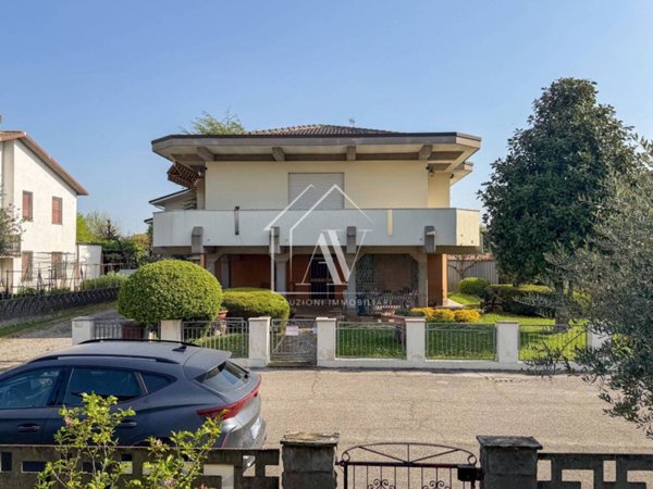 casa indipendente in vendita a Ravenna in zona Mezzano