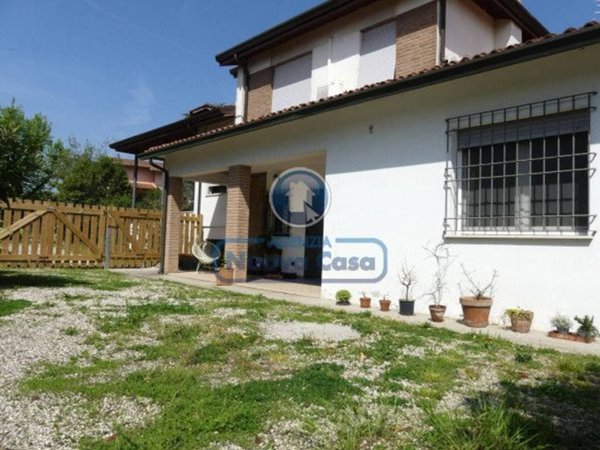 casa indipendente in vendita a Ravenna in zona Sant'Alberto