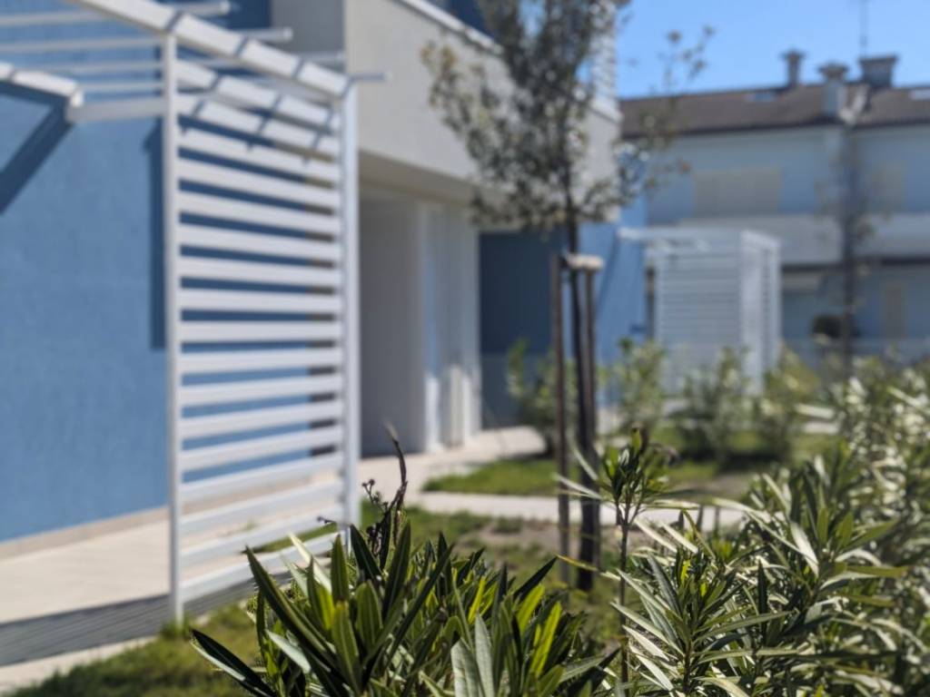 intera palazzina in vendita a Ravenna in zona Lido Adriano