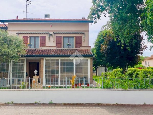casa indipendente in vendita a Ravenna in zona Longana