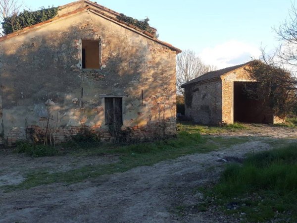 casa indipendente in vendita a Ravenna in zona Mezzano