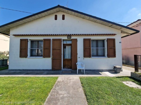 casa indipendente in vendita a Ravenna in zona Santerno