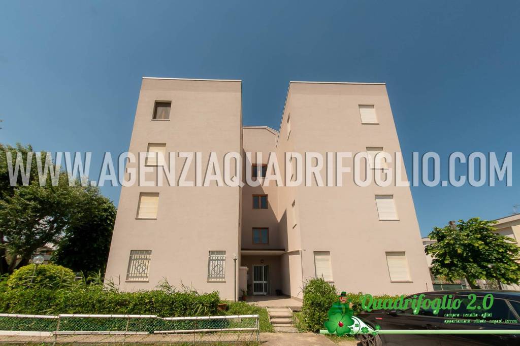 appartamento in vendita a Ravenna in zona Lido Adriano