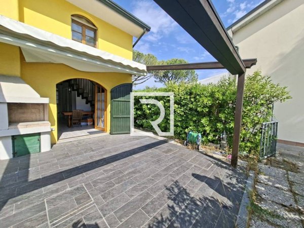 casa indipendente in vendita a Ravenna in zona Punta Marina Terme