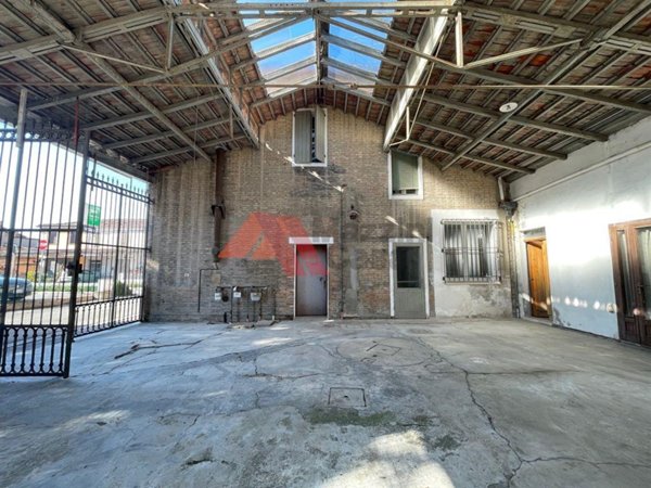 casa indipendente in vendita a Ravenna in zona Centro Storico