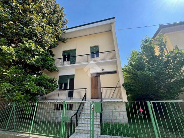 casa indipendente in vendita a Ravenna