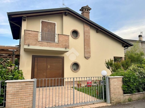 casa indipendente in vendita a Ravenna in zona Longana