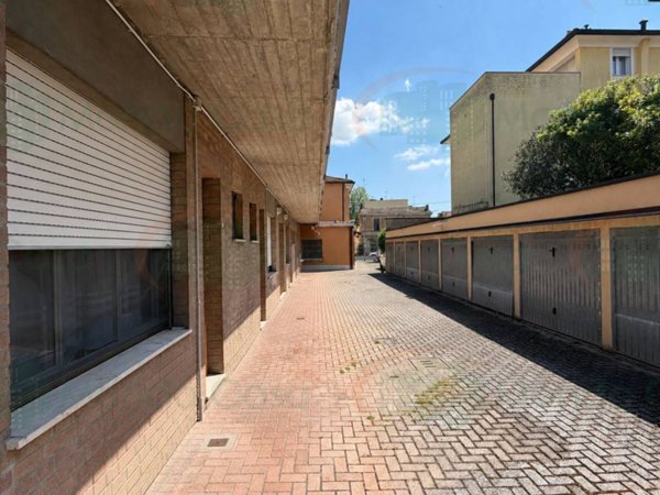 intera palazzina in vendita a Ravenna in zona Ponte Nuovo