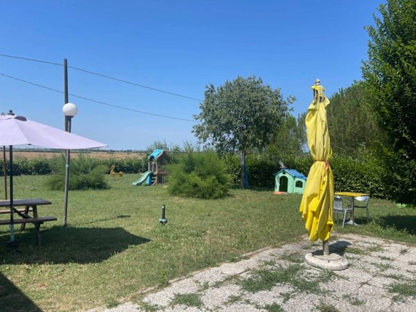 negozio in vendita a Ravenna in zona Fosso Ghiaia