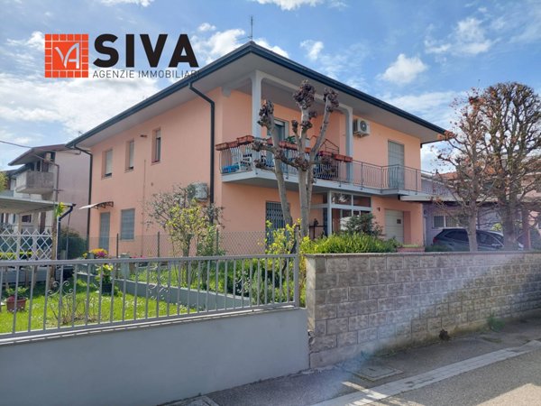 casa indipendente in vendita a Ravenna in zona Fornace Zarattini