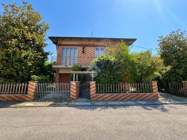 casa indipendente in vendita a Ravenna in zona San Romualdo