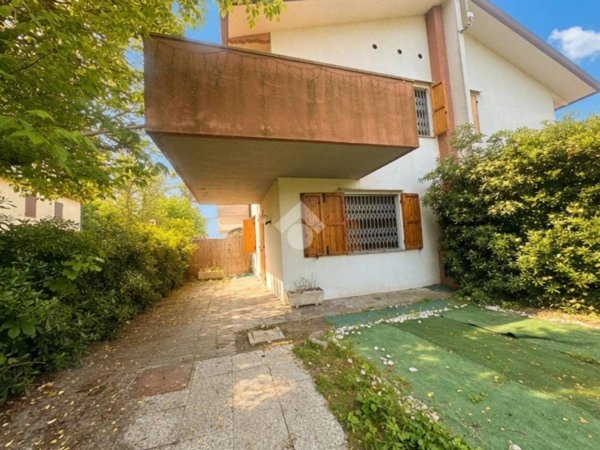 appartamento in vendita a Ravenna in zona Lido Adriano