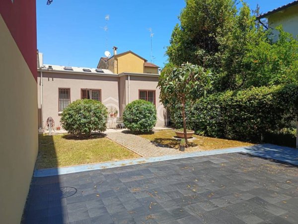 casa indipendente in vendita a Ravenna in zona Classe