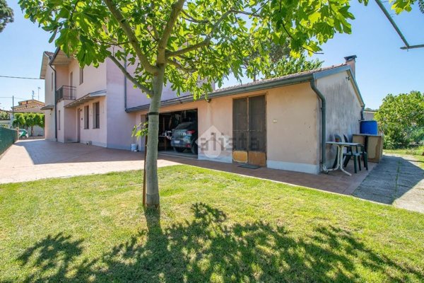 casa indipendente in vendita a Ravenna in zona Castiglione di Ravenna
