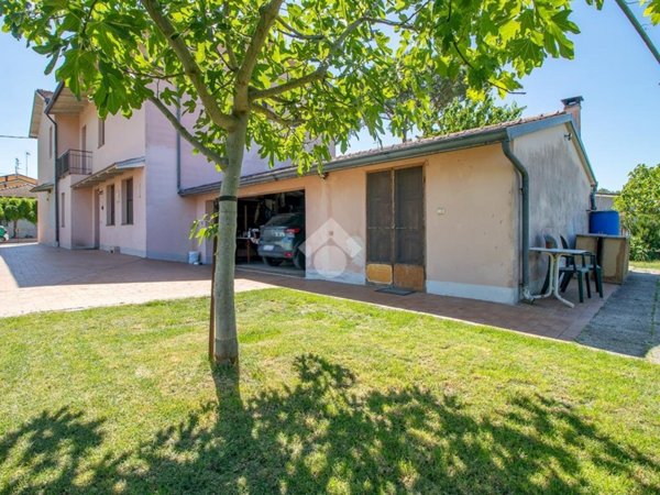 casa indipendente in vendita a Ravenna in zona Castiglione di Ravenna
