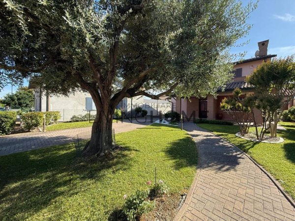 casa indipendente in vendita a Ravenna in zona Fosso Ghiaia