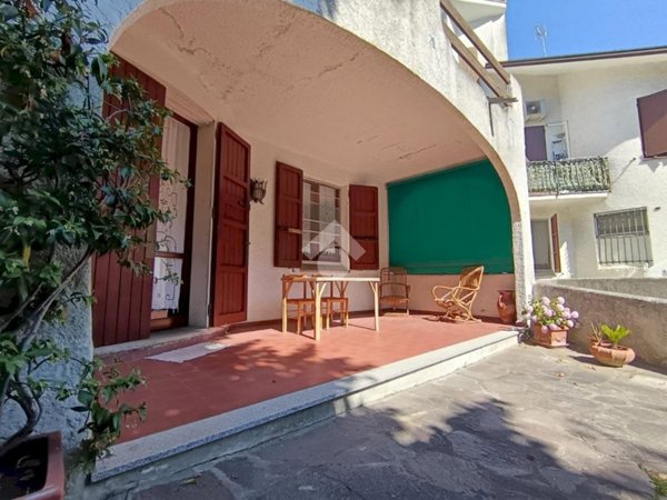 casa indipendente in vendita a Ravenna in zona Lido Adriano