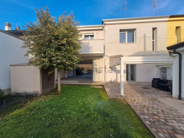 casa indipendente in vendita a Ravenna in zona Madonna dell'Albero