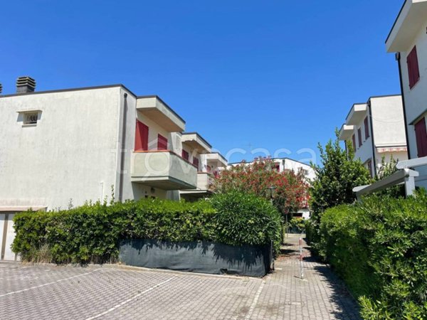 casa indipendente in vendita a Ravenna in zona Lido Adriano
