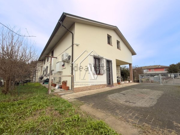 casa indipendente in vendita a Ravenna in zona Campiano
