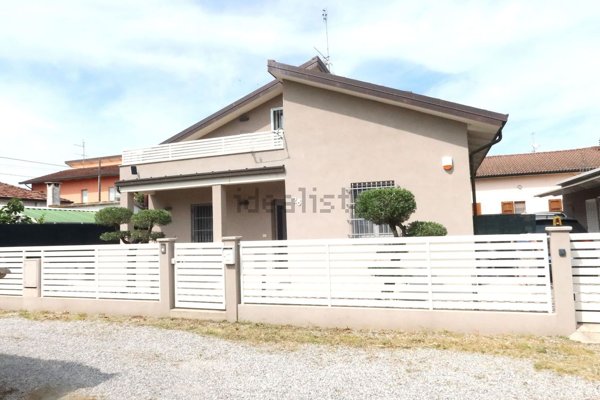 casa indipendente in vendita a Ravenna in zona Mensa / Matellica