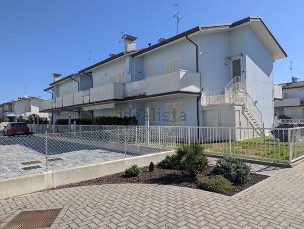 casa indipendente in vendita a Ravenna in zona Lido Adriano