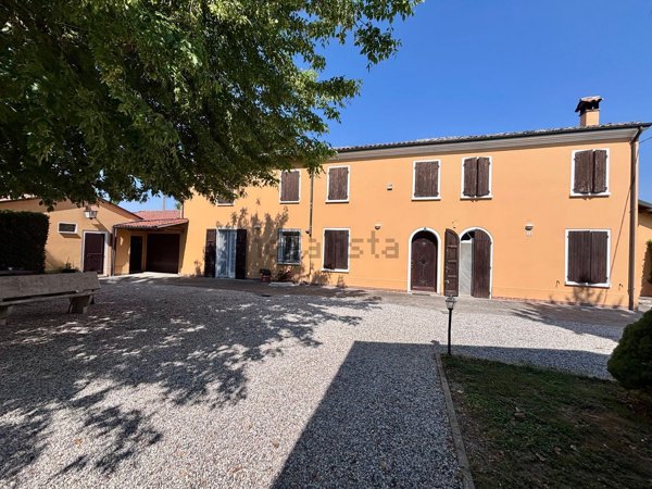 casa indipendente in vendita a Ravenna in zona Ragone