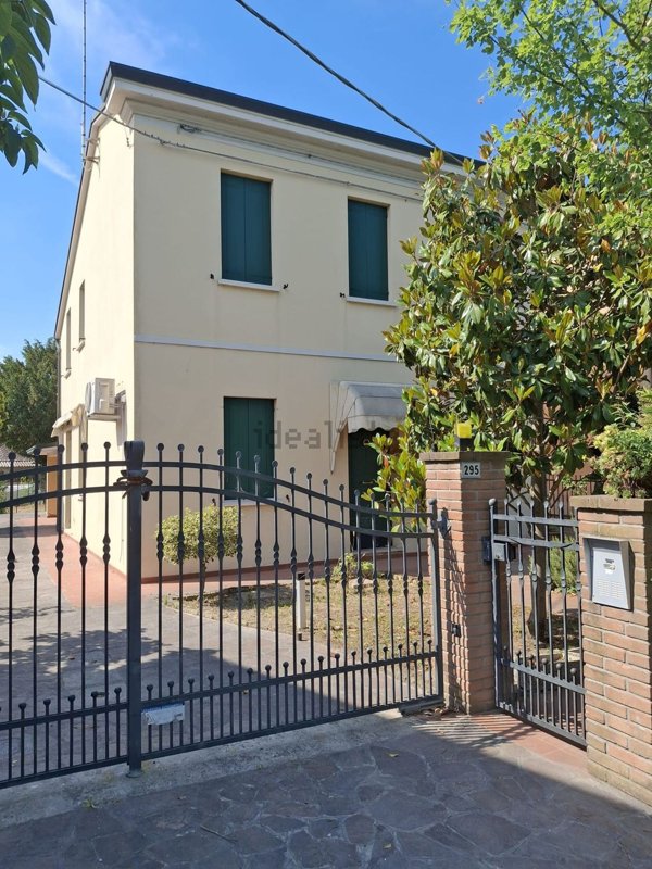 casa indipendente in vendita a Ravenna in zona San Pietro in Campiano
