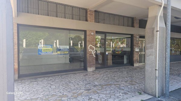 locale commerciale in vendita a Ravenna