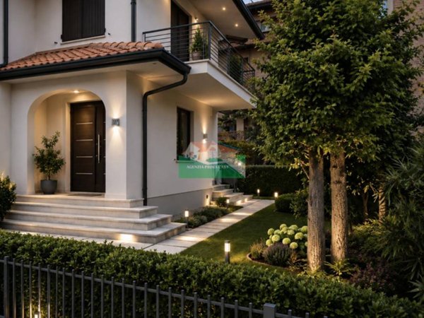 casa indipendente in vendita a Ravenna in zona Centro Storico