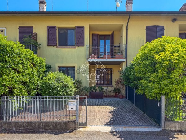 casa indipendente in vendita a Ravenna in zona Sant'Alberto