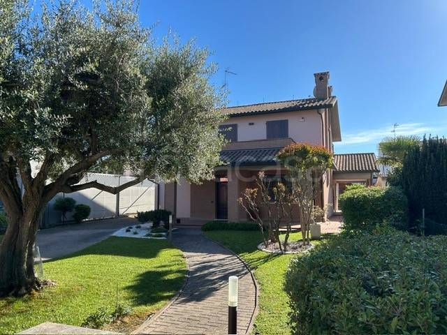 casa indipendente in vendita a Ravenna in zona Fosso Ghiaia