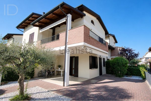 casa indipendente in vendita a Ravenna in zona Lido di Classe