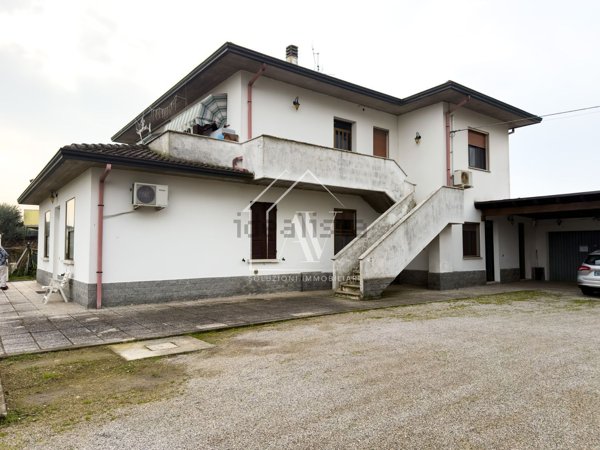 casa indipendente in vendita a Ravenna in zona Fosso Ghiaia