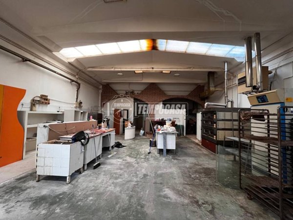 locale commerciale in vendita a Ravenna in zona Borgo Montone