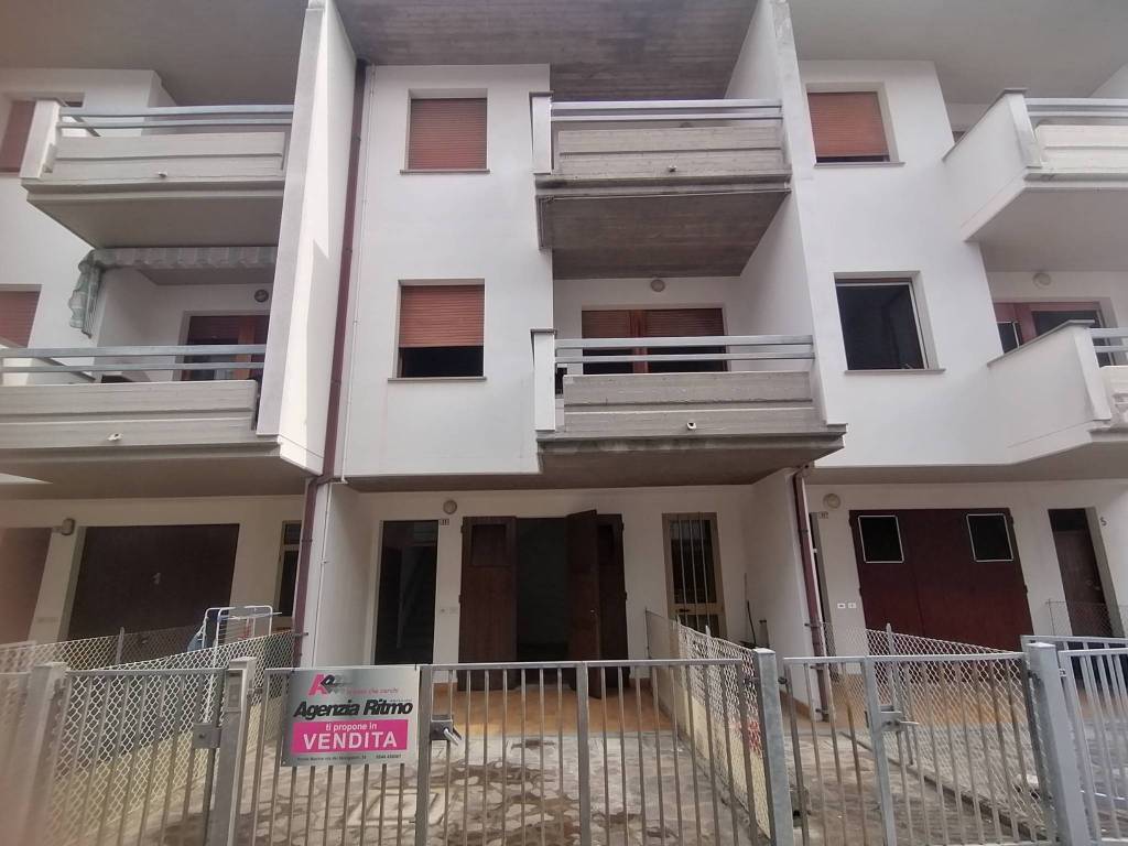 casa indipendente in vendita a Ravenna in zona Punta Marina Terme