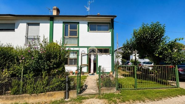 casa indipendente in vendita a Ravenna in zona Roncalceci