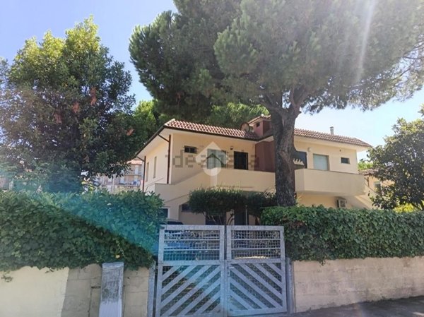 appartamento in vendita a Ravenna in zona Lido Adriano