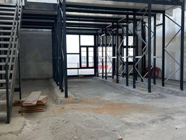 locale commerciale in vendita a Ravenna in zona Fornace Zarattini