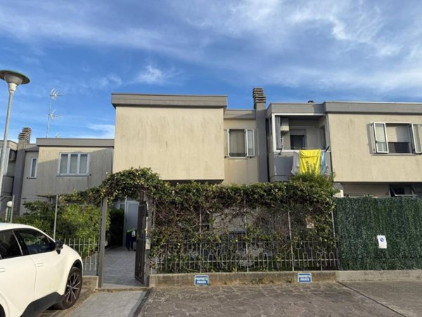 casa indipendente in vendita a Ravenna in zona Lido Adriano