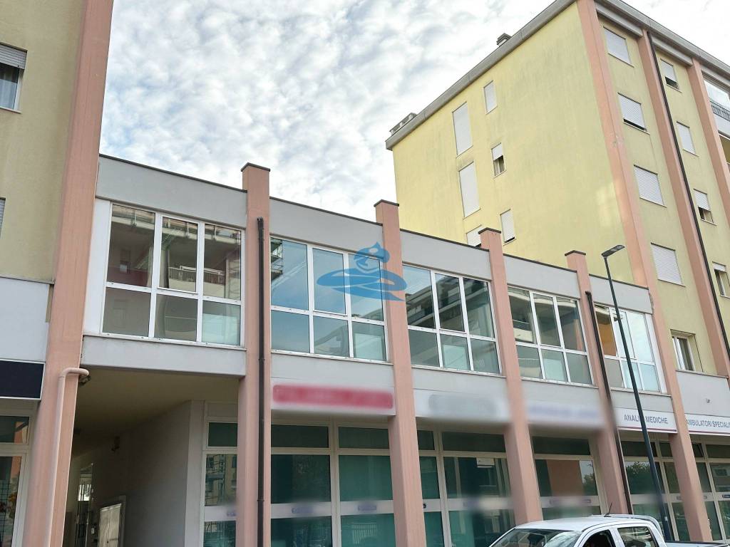 ufficio in vendita a Ravenna in zona Borgo Montone