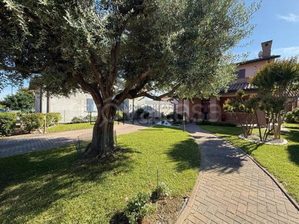 casa indipendente in vendita a Ravenna in zona Fosso Ghiaia