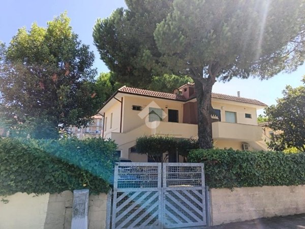 appartamento in vendita a Ravenna in zona Lido Adriano