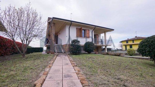 casa indipendente in vendita a Ravenna in zona Gambellara